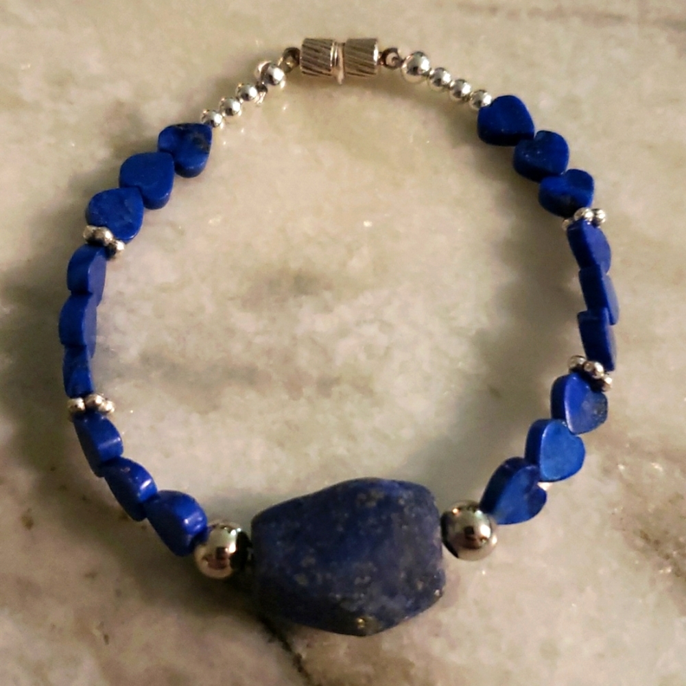 Genuine Lapis Lazuli bead bracelet 7-1/2" Magnetic closure.